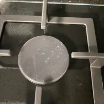 Yeni Alınan Siemens Ocakta Kapağın Hızla Soyulması Ve Servisin Çözüm Sunmaması