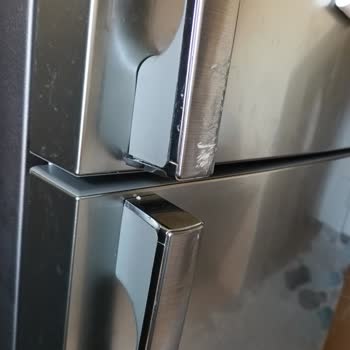 Yeni Alınan Samsung Buzdolabında Kırık Parçalar Ve Servis Sorunu