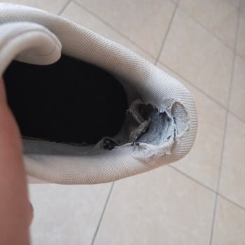 Boyner'den Alınan Adidas Ayakkabının 5 Ayda Kumaşı Zedelendi