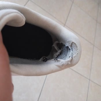 Adidas Ayakkabının Kısa Sürede Kumaşının Zedelenmesi