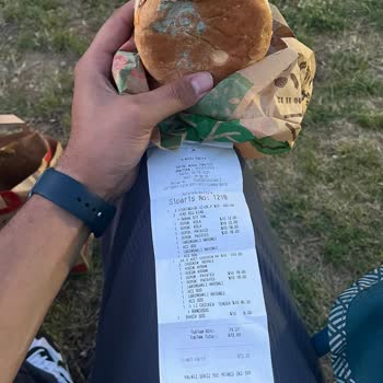 Burger King'den Küflü Ekmekli Hamburger Satışı Ve Sağlık Riski
