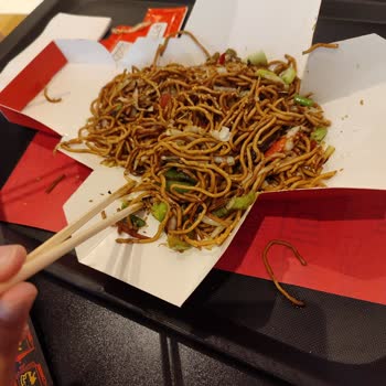 Yanık Noodle, İlgisiz Personel Ve Hijyen Sorunları Yaşadık