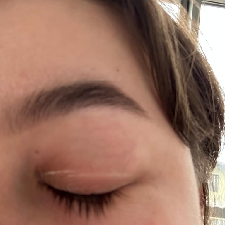 Loreal Infallible 24H Kapatıcı Göz Altımda Beyaz Çizgi Bırakıyor