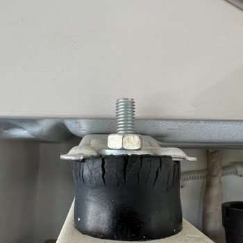 Kısa Sürede Dış Ünite Takozlarının Çürümesi Ve Ücretli Değişim Talebi