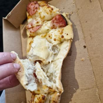 Bol Peynirli Ekmekte Peynir Hayal Kırıklığı