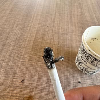 Marlboro Edge Sigara İçindeki Yabancı Maddeler Yanıklara Sebep Oldu