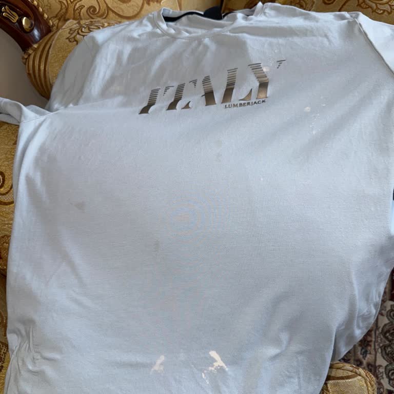 Leke Çıkarıcı Nedeniyle Yeni Tişörtümde Kalıcı Lekeler Oluştu