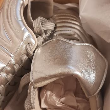 Elle Ayakkabı'dan Aldığım Üründe Üretim Hatası Ve Yetersiz Müşteri Hizmeti