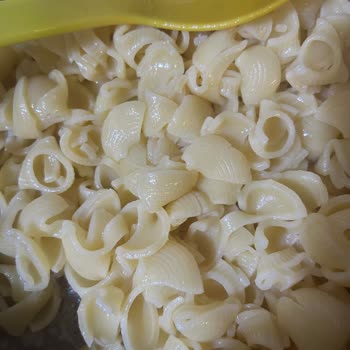 Pastavilla İndirimli Makarna Pişerken Paramparça Oluyor