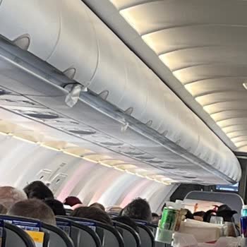 Uçuşta Paslı Su Nedeniyle Kıyafetlerim Zarar Gördü, Mağduriyet Yaşadım