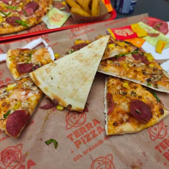 Pizzalar Pişmemiş Ve Patates Porsiyonu Çok Azdı