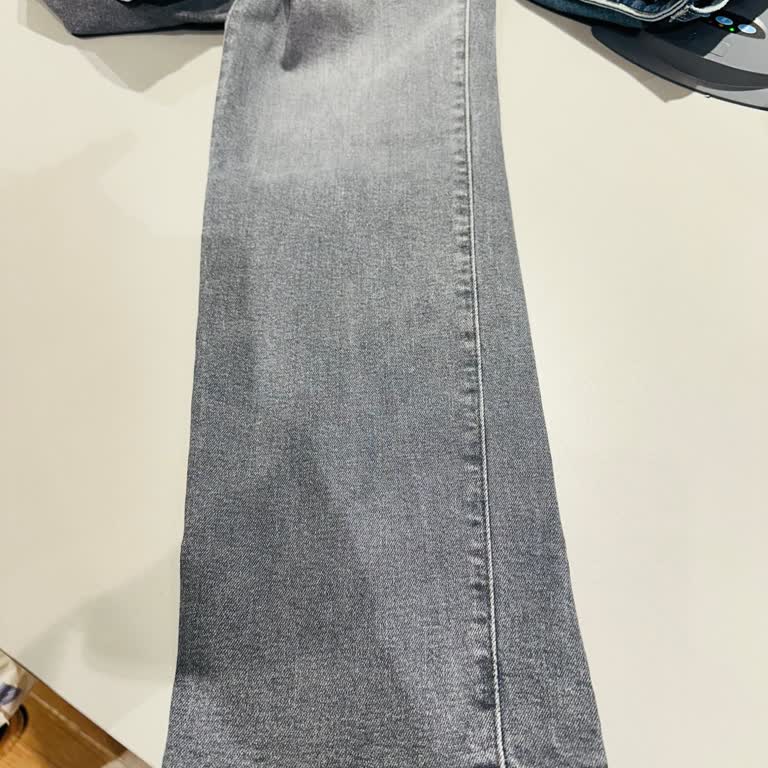 Bariz Dikim Hatalı Kot Pantolon İçin İlgisiz Mağaza Yaklaşımı