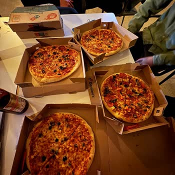 Yanlış Ve Etli Pizza Gönderimi, İletişimsizlik Ve Para İadesi Sorunu