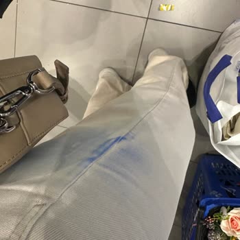 Mağaza Poşetinin Pantolonumu Boyaması Sonucu Mağduriyet