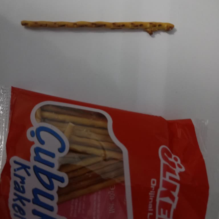 Çubuk Krakerin Üstünde Ne Olduğu Bilinmeyen Kahverengi Madde