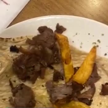 Dönerci Celal Usta Dönerin Dibi Servis Edildi!