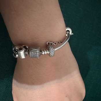 Aldığım Bileklik Ne Esnedi Ne Rahatladı, Paramızla Rezil Olduk