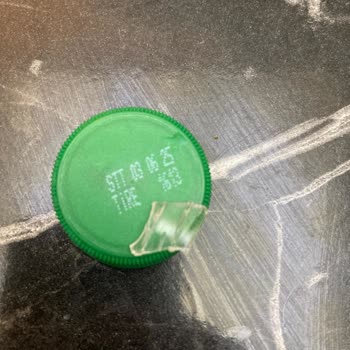 Sütaş Kaf Kefir Şişesinden Çıkan Sivri Plastik Parça Tüketici Sağlığını Tehdit Ediyor