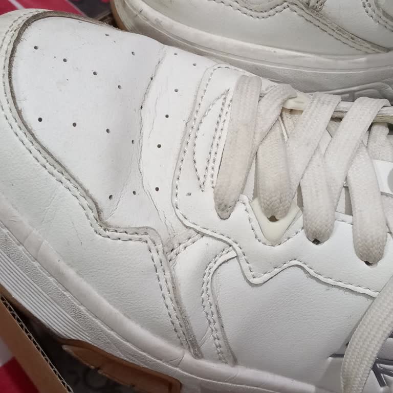 Benetton Ayakkabıda İlk Giyimde Kırılma Ve Mağazadan Olumsuz Yanıt