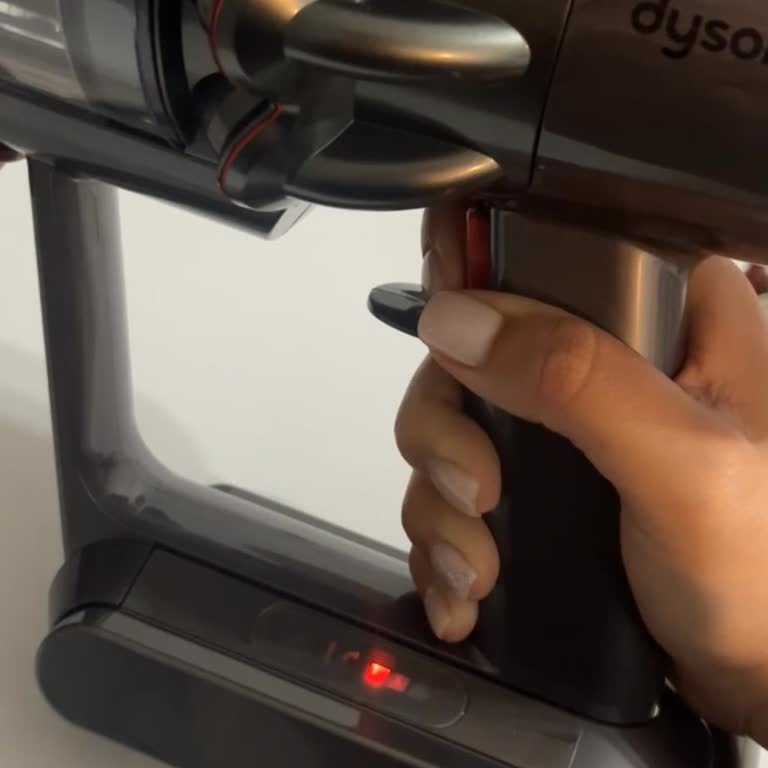 Dyson V10 Süpürgem Şarj Dolu Olmasına Rağmen Çalışmıyor