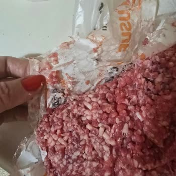 Köfteci Yusuf'tan Gelen Sipariş Yağ İçinde Ve Kağıda Yapışmıştı