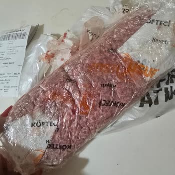 Köfteci Yusuf'tan Gelen Sipariş Yağ İçinde Ve Kağıda Yapışmıştı