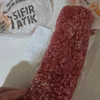 Köfteci Yusuf'tan Gelen Sipariş Yağ İçinde Ve Kağıda Yapışmıştı