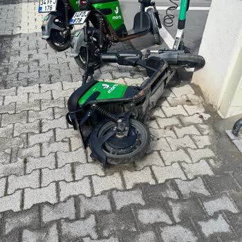 Martı Scooter Ve Motosikletlerin Gelişi Güzel Parkı Yaşamı Zorlaştırıyor