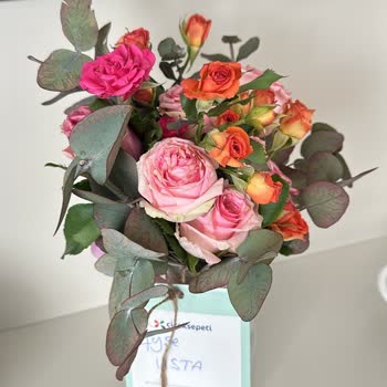 Anneler Günü'nde Yanlış Ve Solmuş Çiçek Gönderimi Hayal Kırıklığı