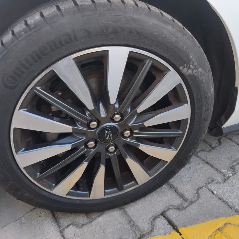 Ford Focus Lastiklerinde Kronik Kopma Problemi