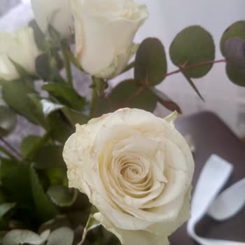 Anneler Günü'nde Hayal Kırıklığı: Solmuş Ve Özensiz Çiçek Teslimatı