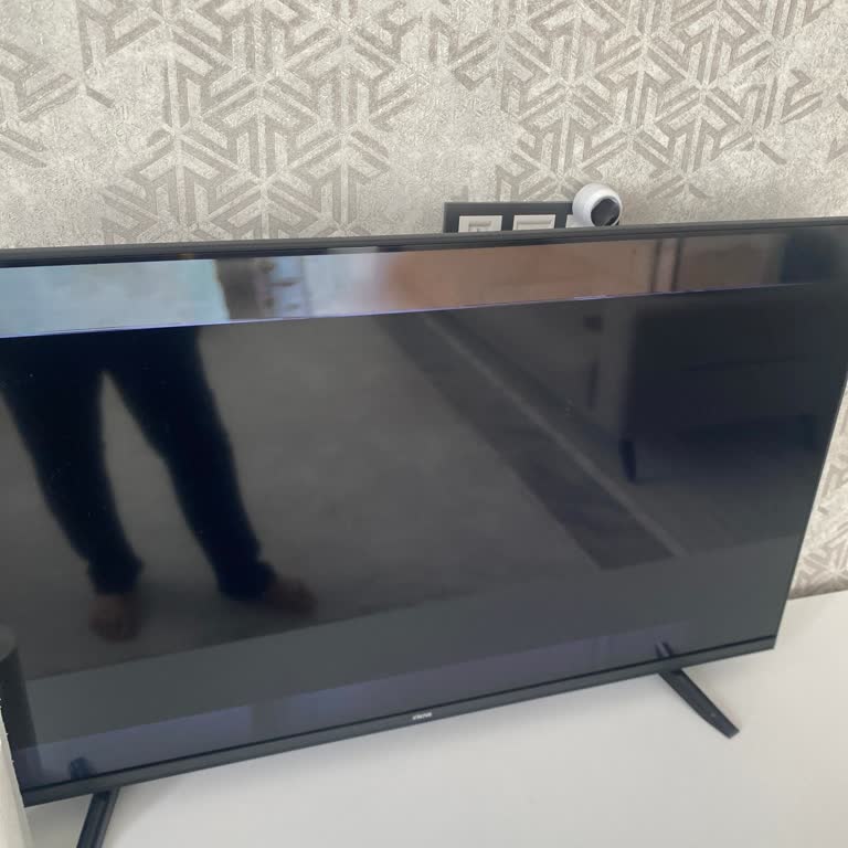 Altus Televizyonun Ekranında Aniden Çizgiler Oluştu