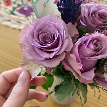 Anneler Günü'nde Gönderilen Mor Güller Çürük Ve Solmuş Geldi