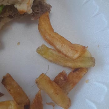 Yemekhanede Hijyen Sorunu Ve Yetersiz Hizmet