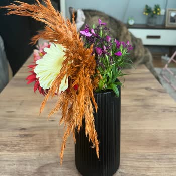 Anneler Günü Siparişimde Görselden Farklı Ve Kalitesiz Çiçek Gönderildi