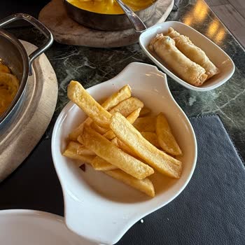 Yemek Sırasında Masanın Toplanması Ve İlgisiz Hizmet Deneyimi