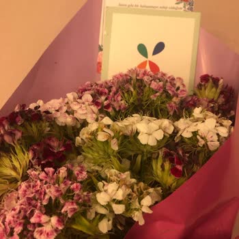 Anneler Günü'nde Hayal Kırıklığı: Kusurlu Ve Özensiz Çiçek Teslimatı