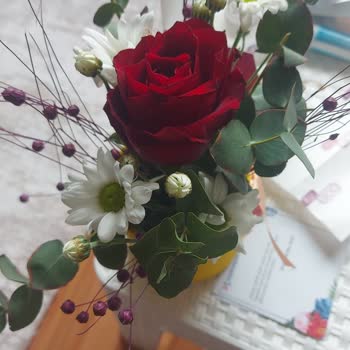 Anneler Günü Siparişimde Yanlış Ve Solmuş Çiçek Gönderildi