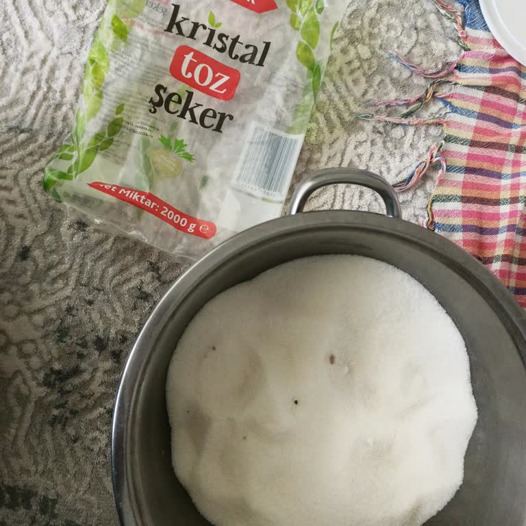 BİM’den Alınan Şekerden Yabancı Cisimler Çıktı!