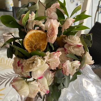 Siparişimde Solmuş Ve Bakımsız Çiçekler Gönderildi, Büyük Hayal Kırıklığı Yaşadım