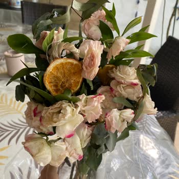 Siparişimde Solmuş Ve Bakımsız Çiçekler Gönderildi, Büyük Hayal Kırıklığı Yaşadım