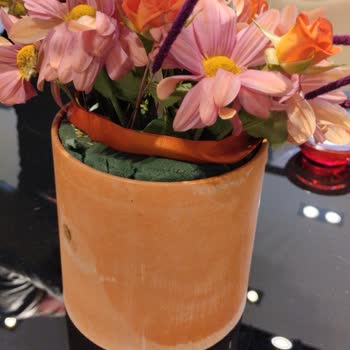 Anneler Günü'nde Kurumuş Ve Solgun Çiçek Gönderildi