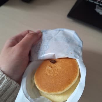 Eti Süt Burger'de Yabancı Madde İle Karşılaştım