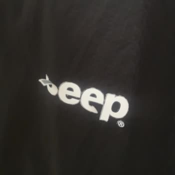 Yeni Alınan Jeep Rüzgarlıkta Yazıların Deforme Olması Hayal Kırıklığı Yarattı