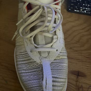 Nike Ayakkabımın Garanti Kapsamında Sökülme Sorunu Çözülmedi, Mağaza Yardımcı Olmadı