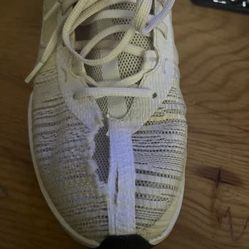 Nike Ayakkabımın Garanti Kapsamında Sökülme Sorunu Çözülmedi, Mağaza Yardımcı Olmadı