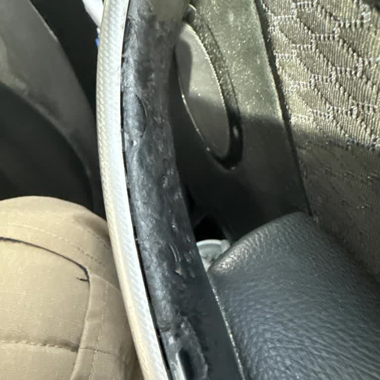 2015 Model F30'un İç Aksamında Erime Ve Yapışkanlık Sorunu