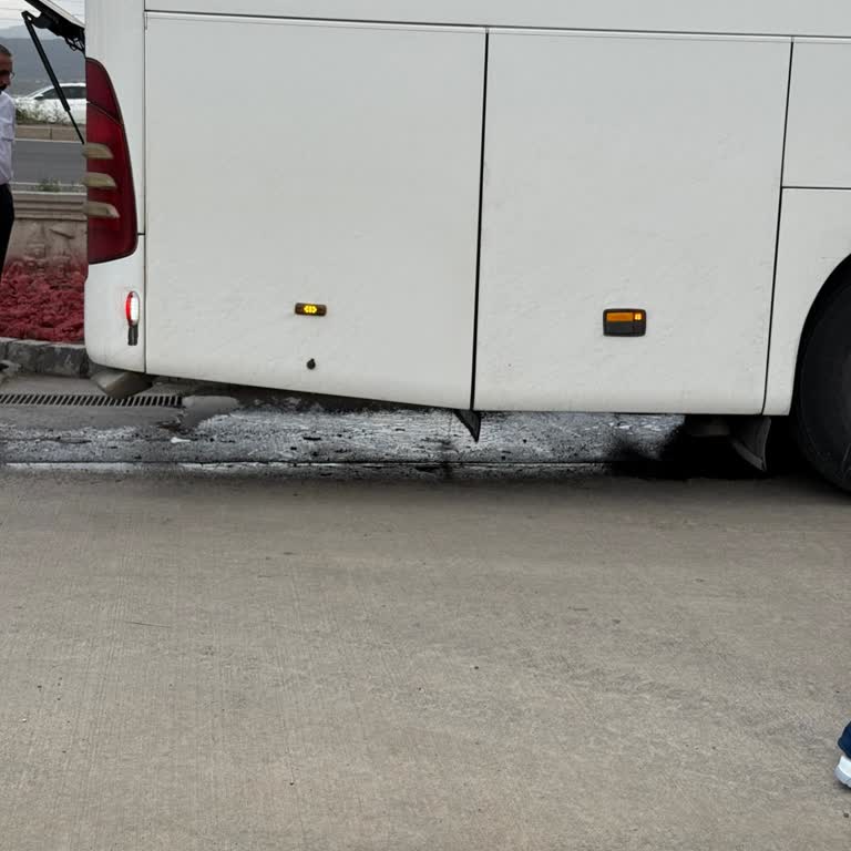 Bakımı Yapılmamış Otobüs Yolda Kaldı, Yedek Araç Bekleniyor