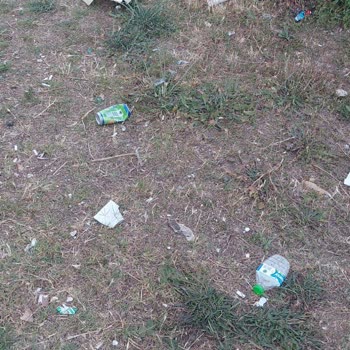 Karaduvar Mahallesi Park Ve Sahil Alanlarının Temizlik Sorunu