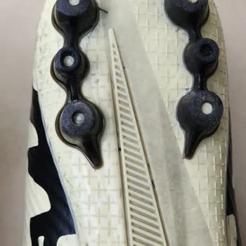 Nike Kramponun Alt Tabanında Ciddi Deformasyon Ve Yanlış İnceleme Sonucu Mağduriyet